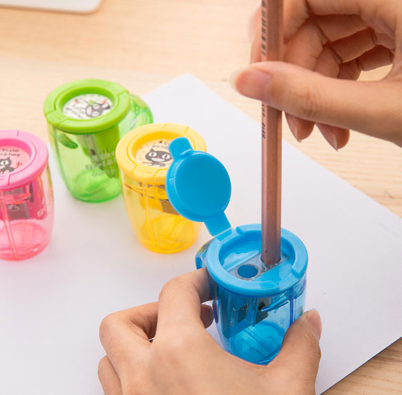 Ascutitoare plastic dubla cu container catulica Deli
