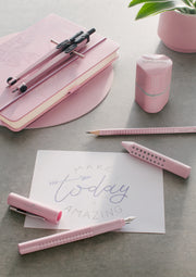 Creion Grafit Grip 2001 B Rose cu Gumă Faber-Castell