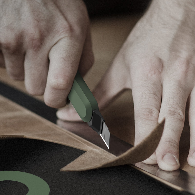 Cutter Mediu Verde Home Series cu Șină Metalică Deli