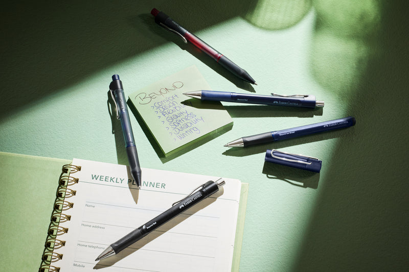 Pix cu gel Beyond cu mecanism 0,7 mm negru Faber-Castell
