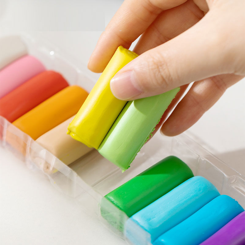 Plastilină 12 Culori 200 g Polybag Deli